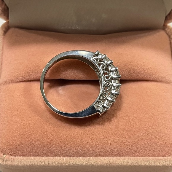 White gold and diamond band - Picture 4 of 4